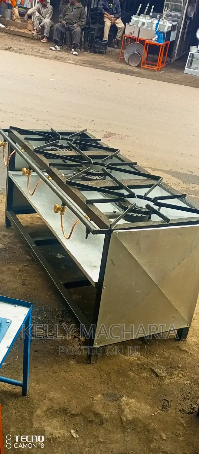 Closed Three Burner Gas Grill Jikos