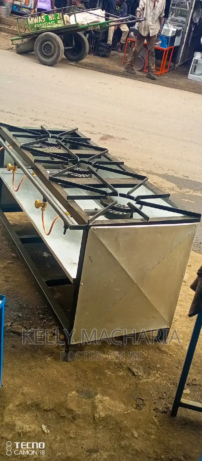 Closed Three Burner Gas Grill Jikos