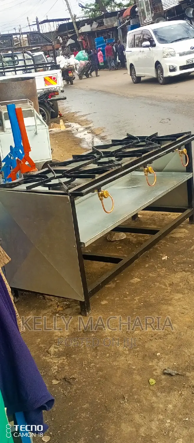 Closed Three Burner Gas Grill Jikos