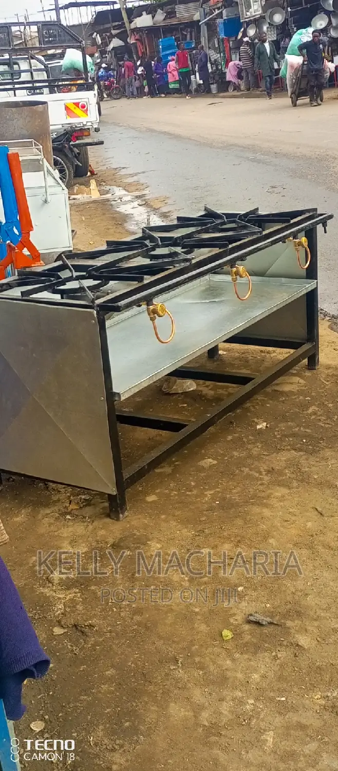 Closed Three Burner Gas Grill Jikos