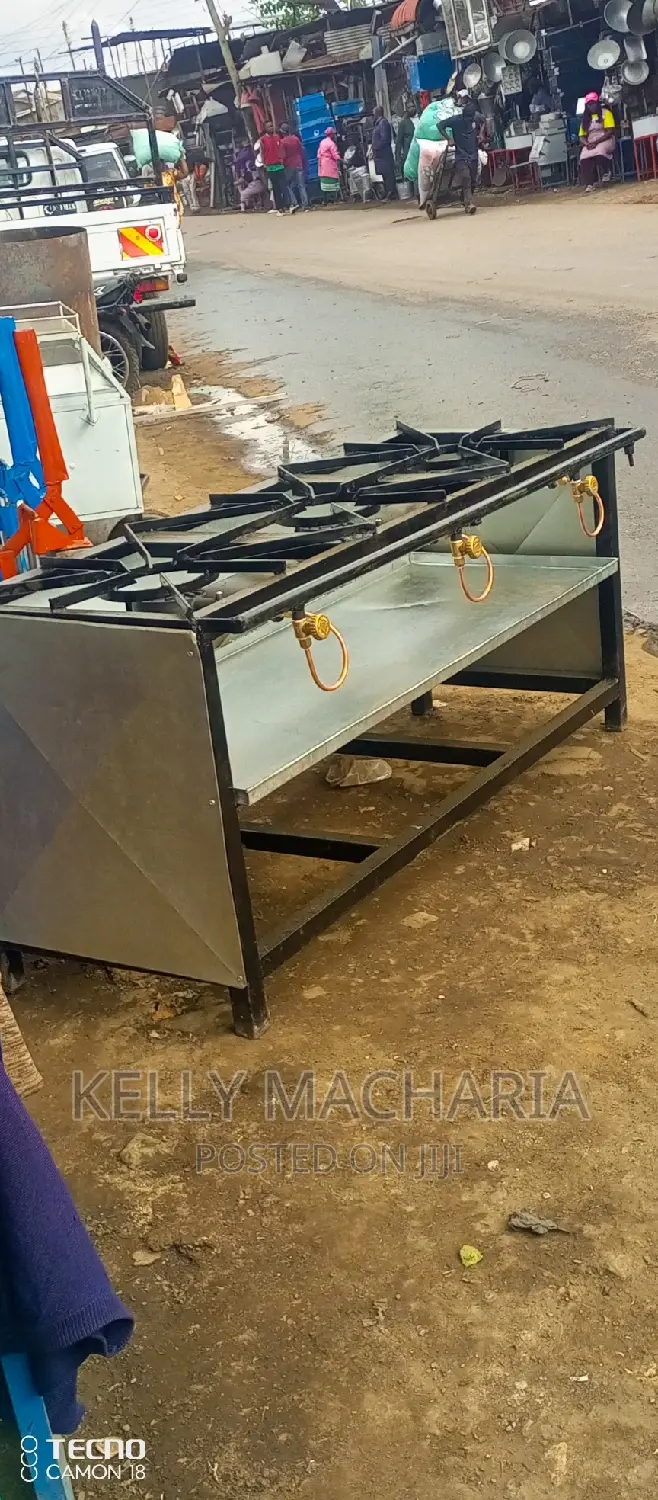 Closed Three Burner Gas Grill Jikos
