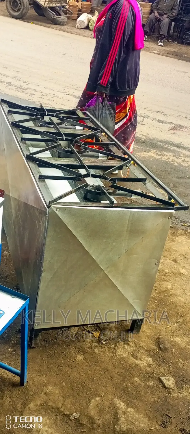 Closed Three Burner Gas Grill Jikos