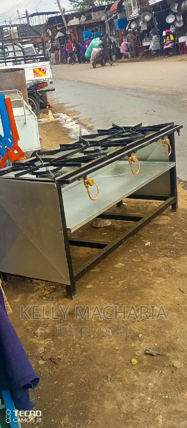 Closed Three Burner Gas Grill Jikos