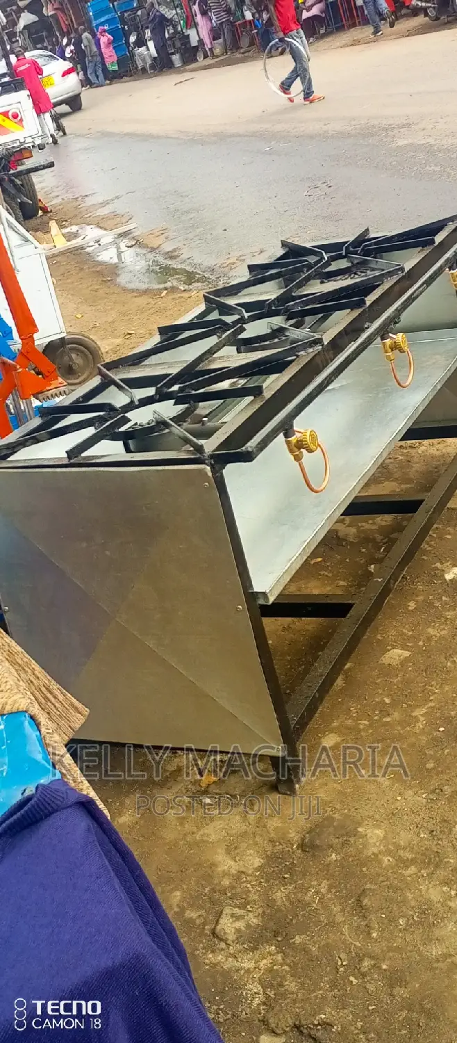 Closed Three Burner Gas Grill Jikos
