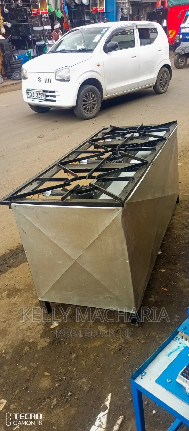 Closed Three Burner Gas Grill Jikos