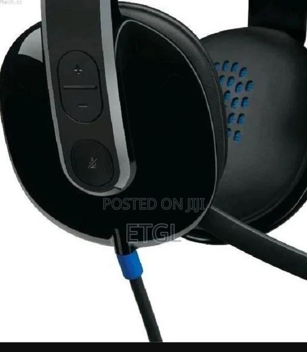 >Microphone Type: Bi-Directional Input Impedance: 20 Ohms