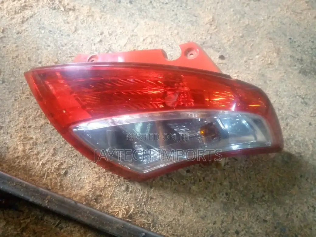 Suzuki Swift 2012 Taillight