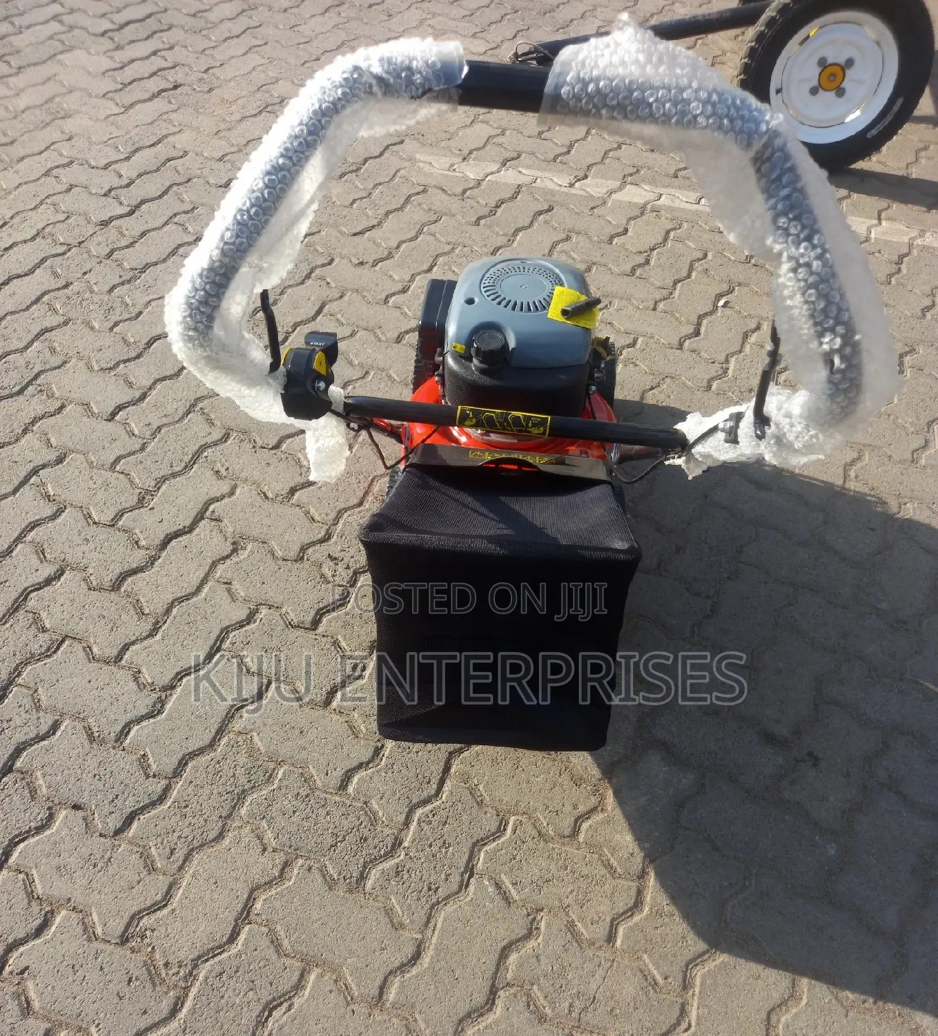 Petrol-lawnmower Machines