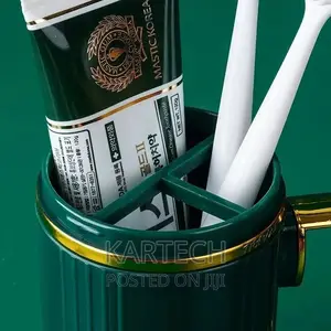 Nordic Portable Toothbrush/ Cosmetic Holder