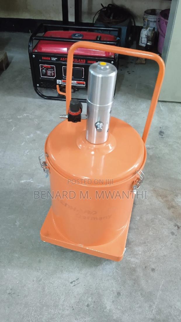 Grease Bucket Pneumatic - thumbnail 2