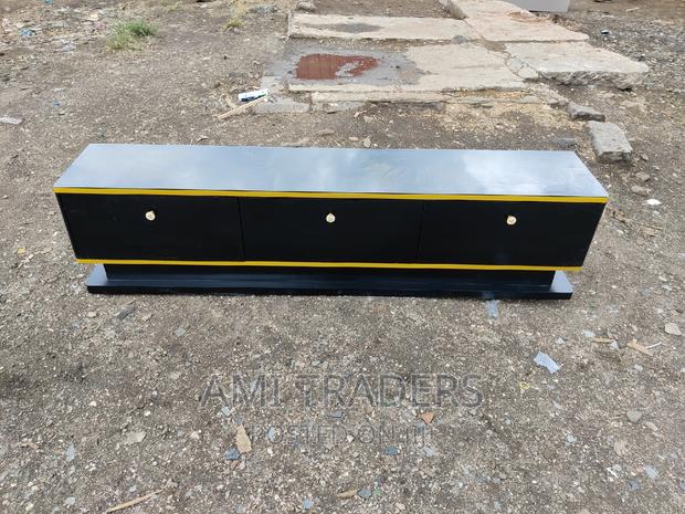 Glass Top Luxury Tv Stand (Black)