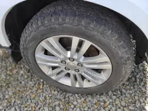 Land Rover Discovery 2016 White