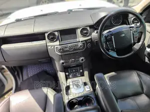 Land Rover Discovery 2016 White