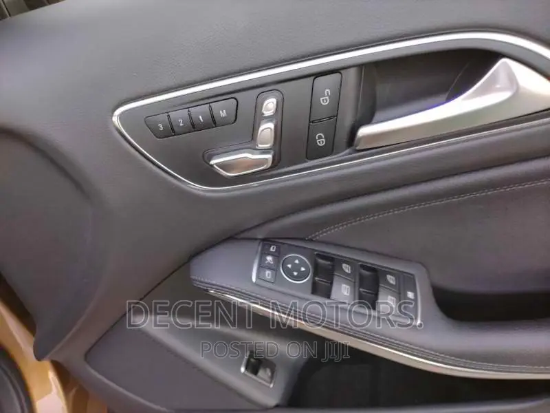 Mercedes-Benz GLA-Class 2017 Brown