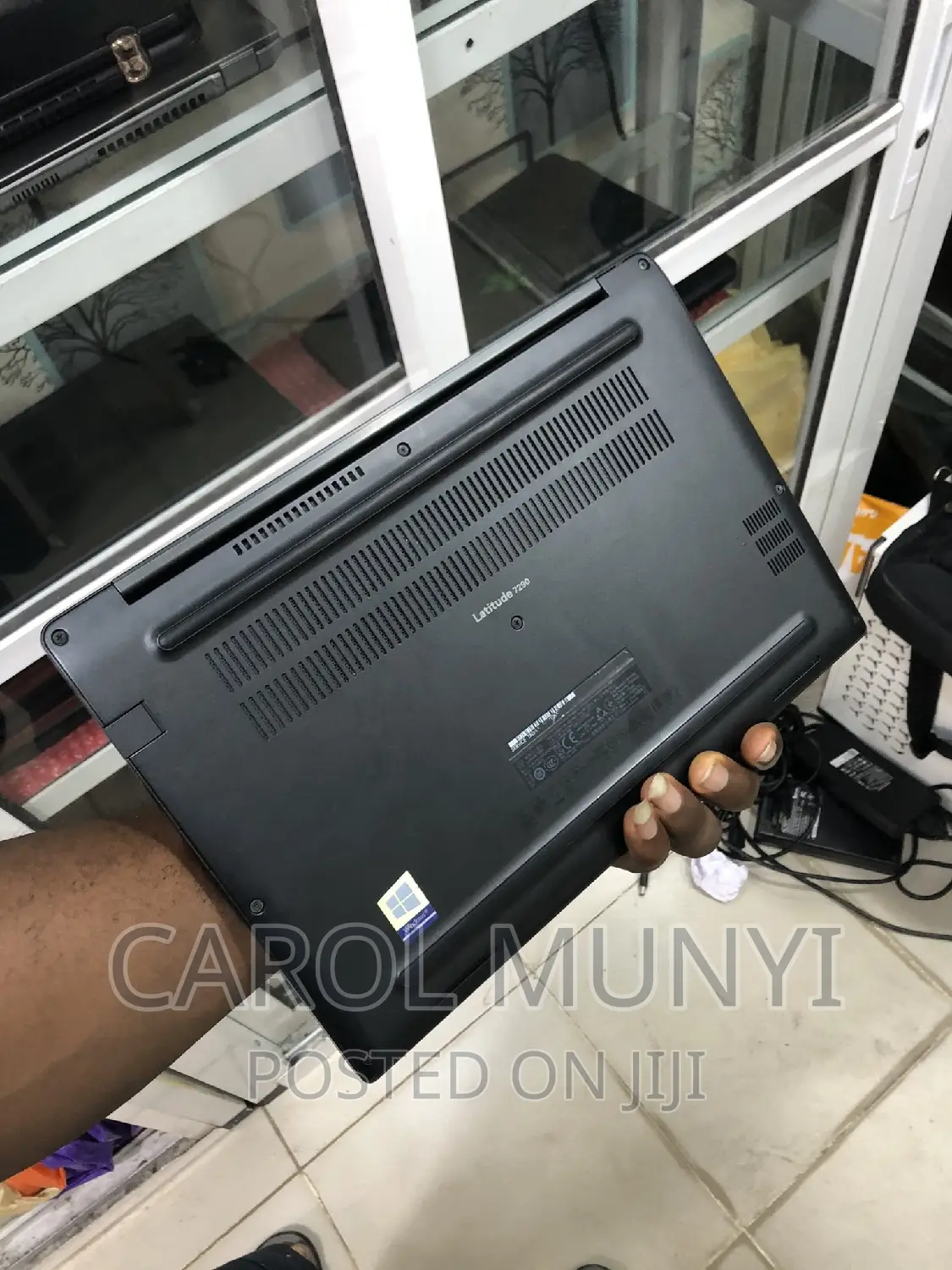 New Laptop Dell Latitude 3189 4GB Intel Core i5 HDD 500GB