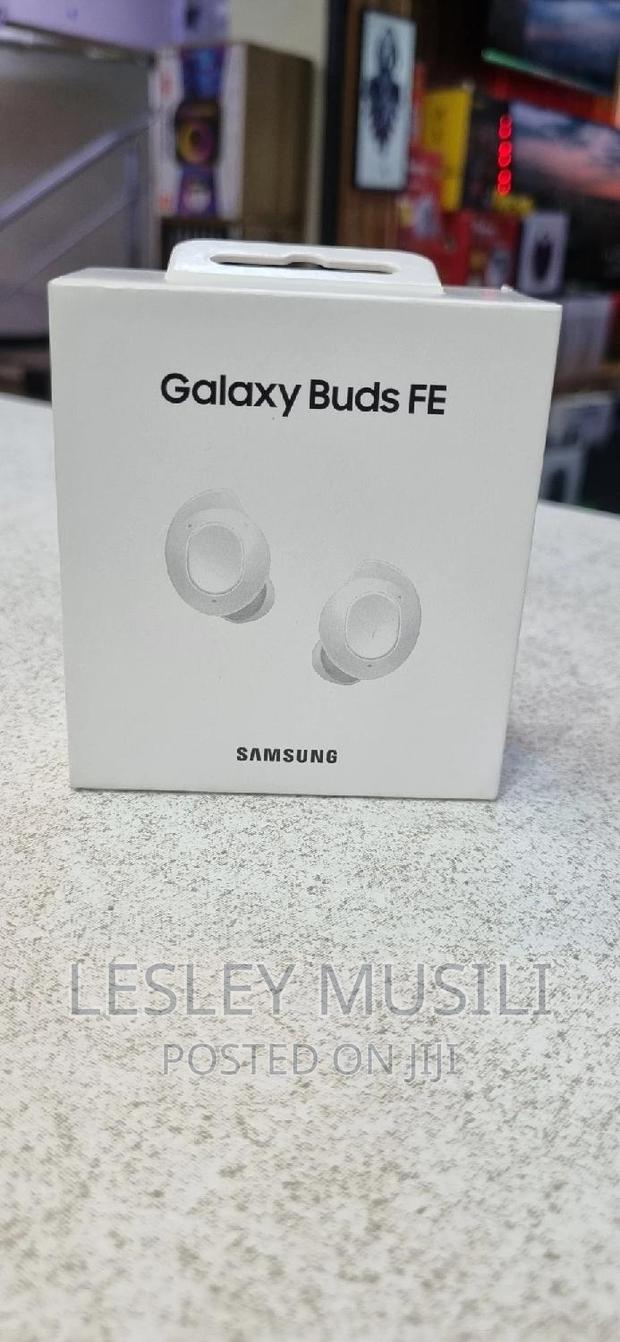 Galaxy Buds FE Samsung White - main view
