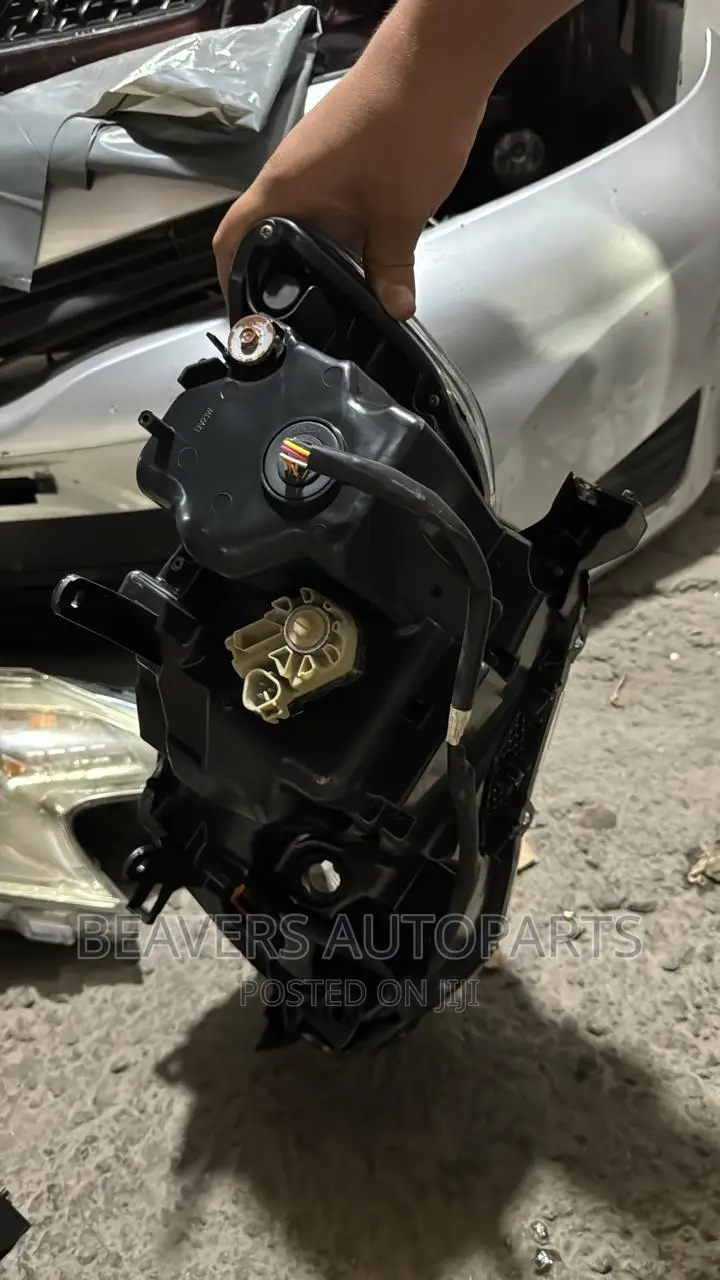 Landcruiser Prado 2015 Headlight