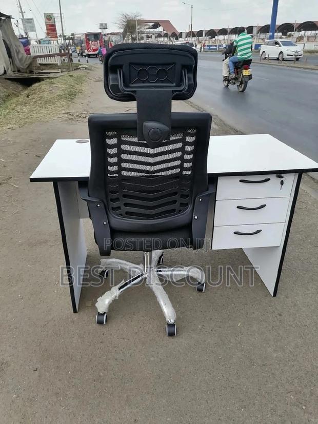 Office Chair and Desk - main view
