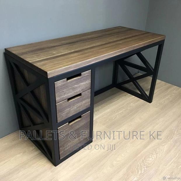 Standard Pallet Office Table - main view