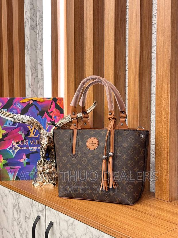 Lois Vuitton Handbag - thumbnail 4
