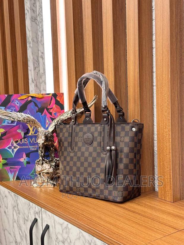 Lois Vuitton Handbag - thumbnail 3
