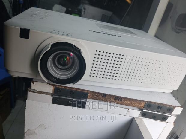 Quick Sale This Panasonic VX 400with 4000lumens. Ex Uk Type