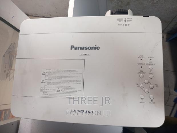 Quick Sale This Panasonic VX 400with 4000lumens. Ex Uk Type - thumbnail 2