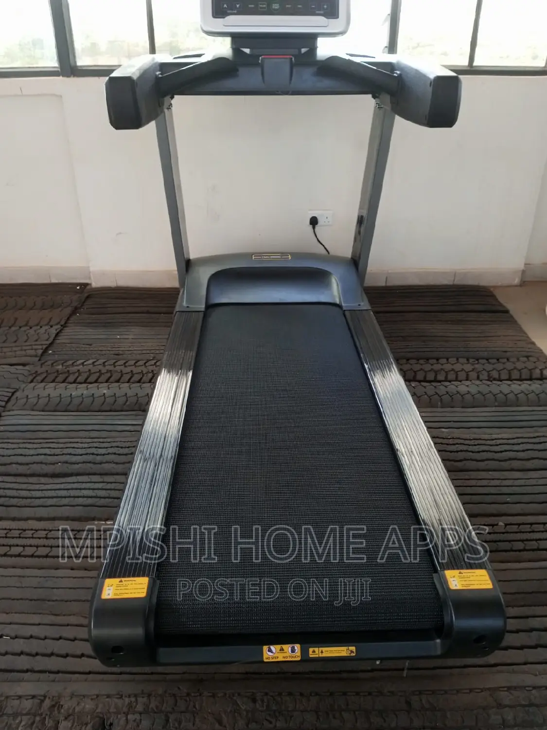 Heavy Commercial Treadmill (Body Strong)