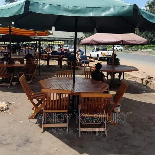6 Seater Garden Set With an Umbrella