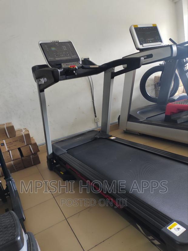 Merc V7 Commercial Treadmill - thumbnail 5