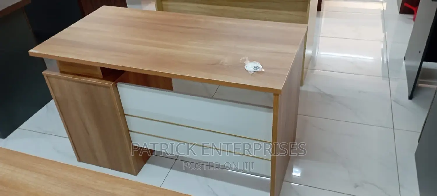 Executive Imported Office Desk 1.4 MTRS