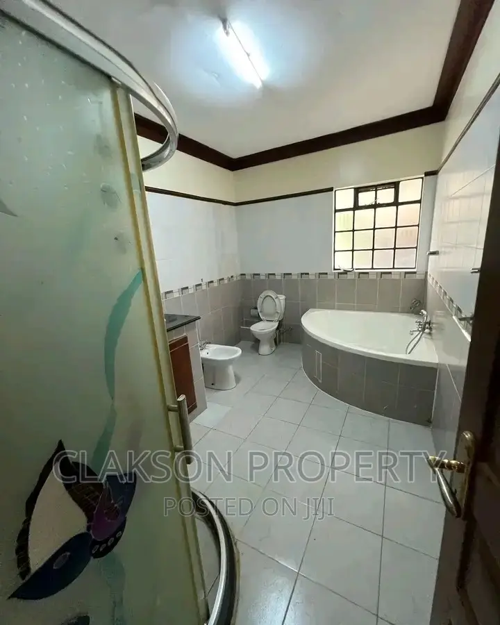 4bdrm Townhouse / Terrace in Kilimani for rent