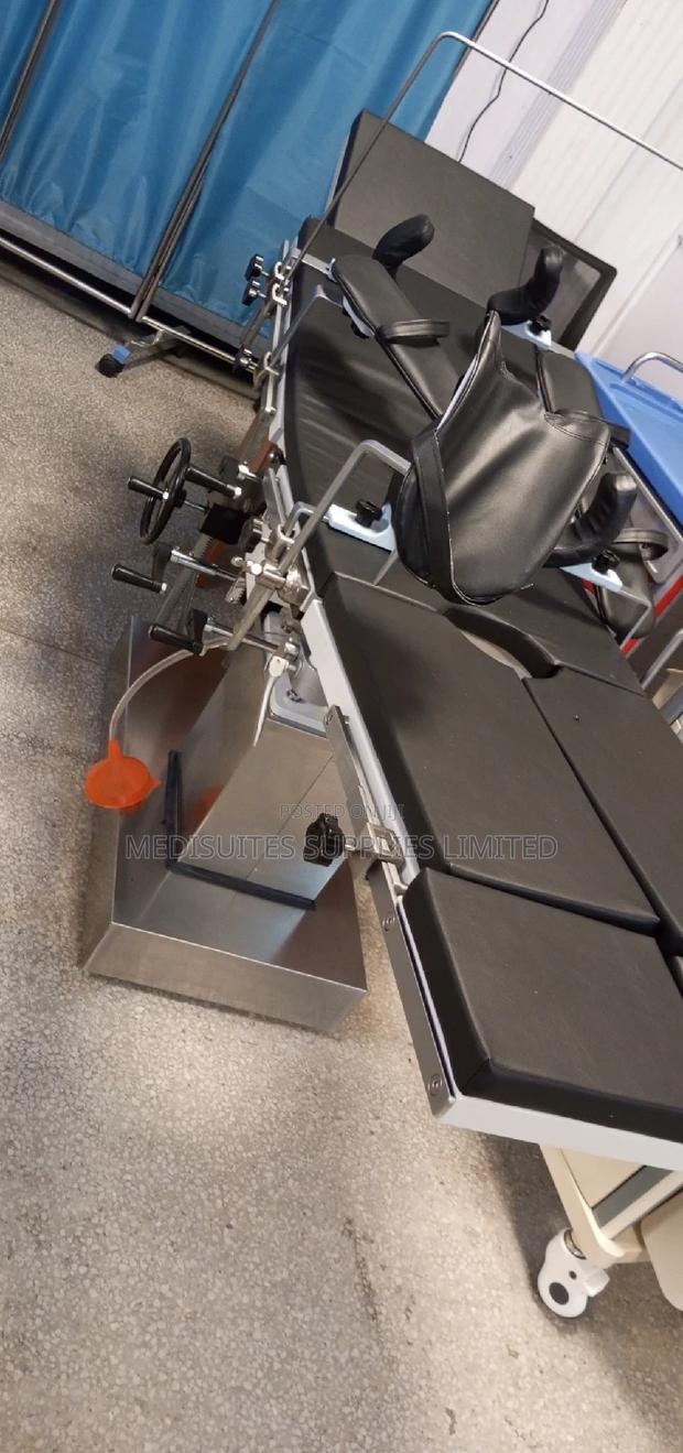 Manual Operating Table . - main view