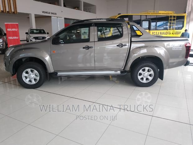 Isuzu D-Max Double Cab - thumbnail 4