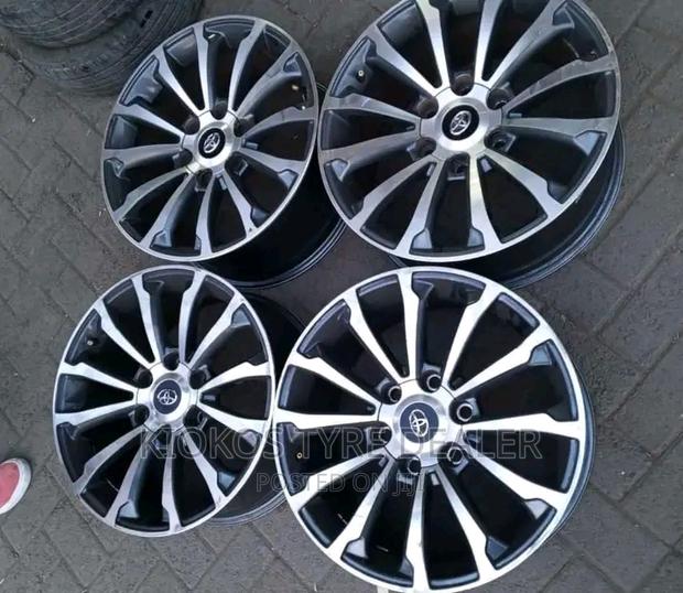 19 Size Toyota Prado - main view