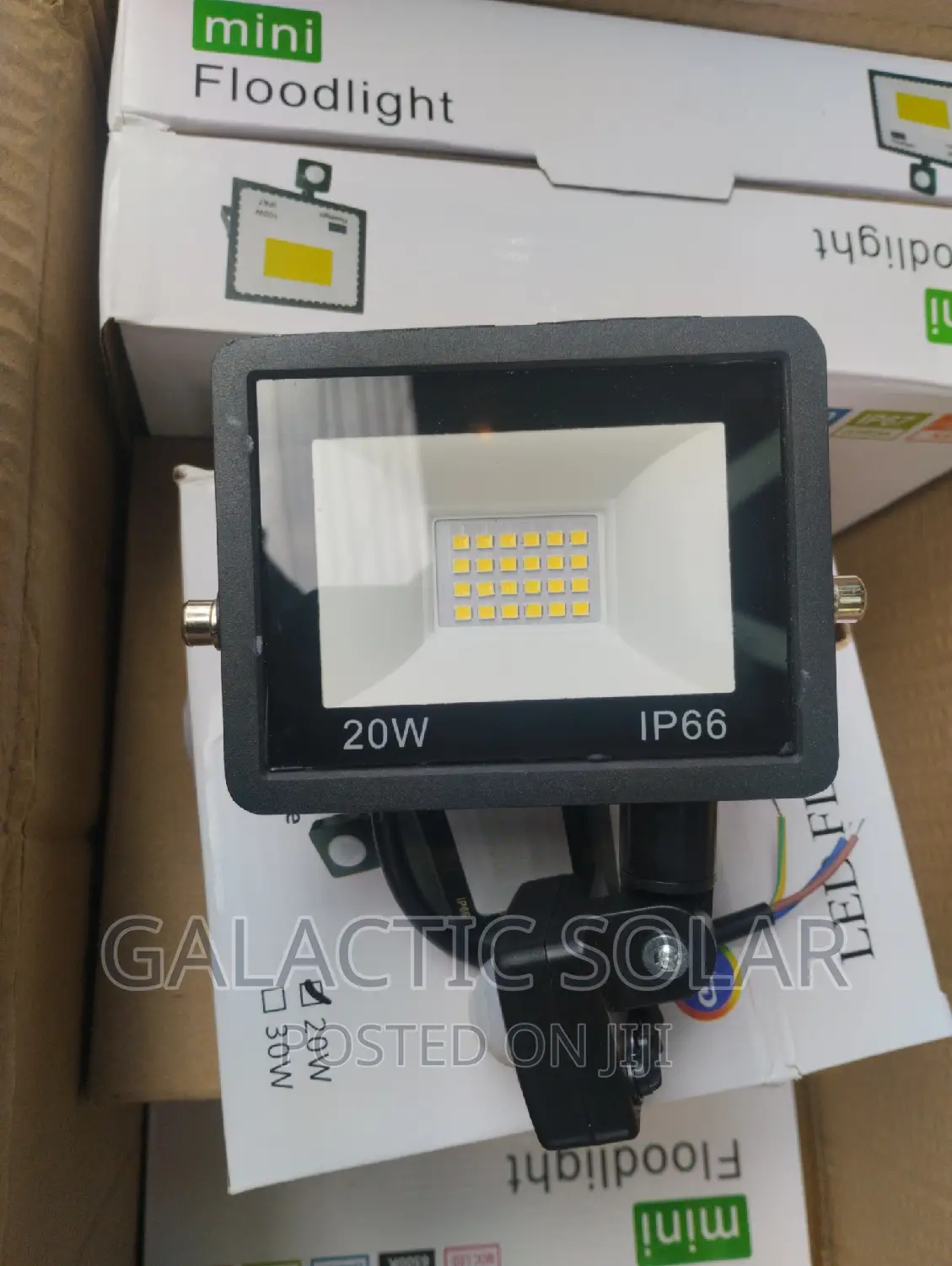 Floodlight With Motion Sensor