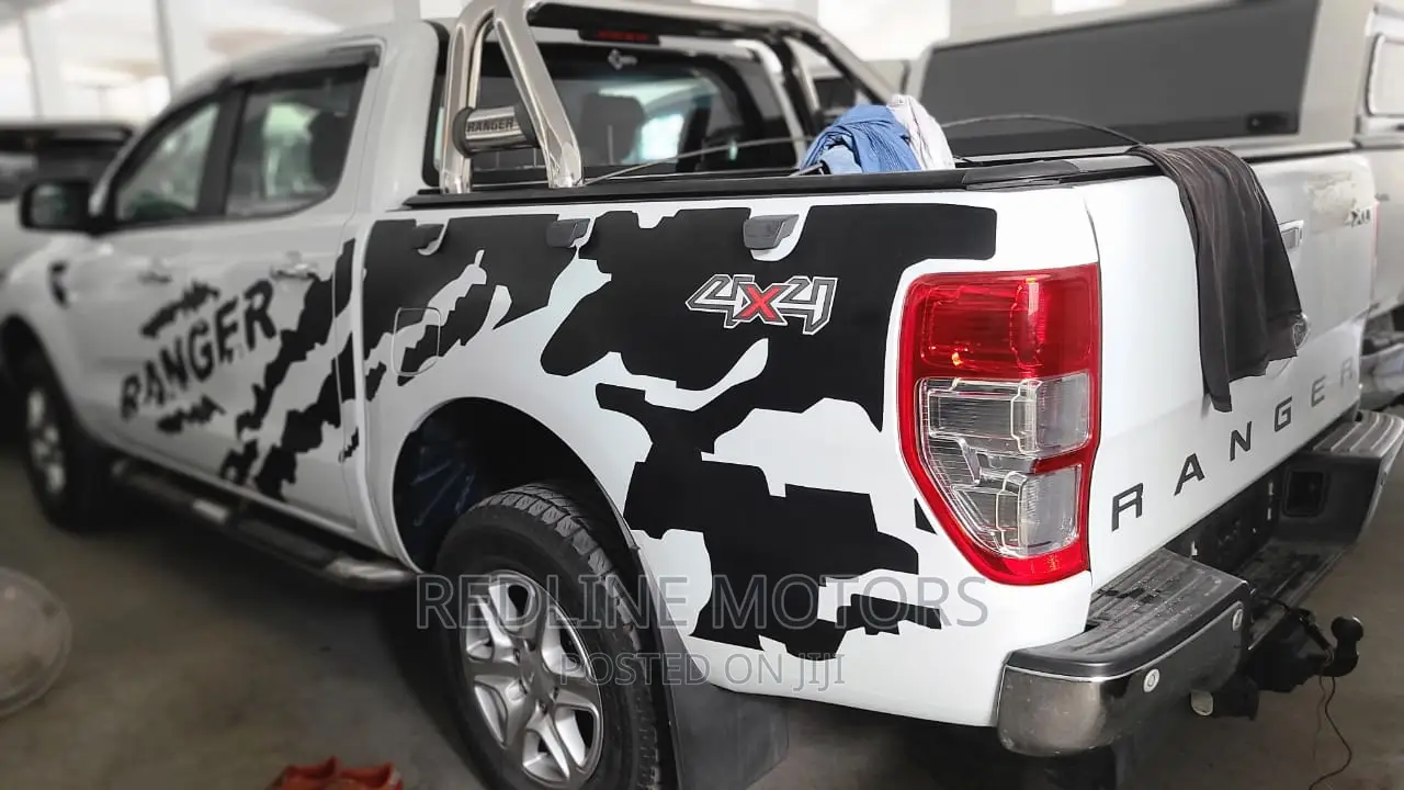 Toyota Hilux 2016 White