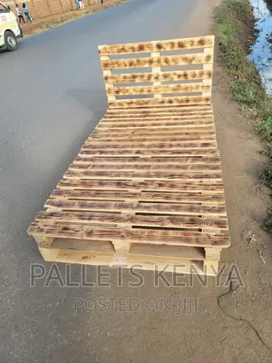 4*6 Pallet Bed- Detachable and Blazed Pallet Bed. (#).