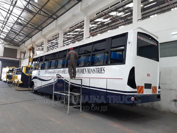 New Isuzu Executive Bus 2023 Yellow - thumbnail 3