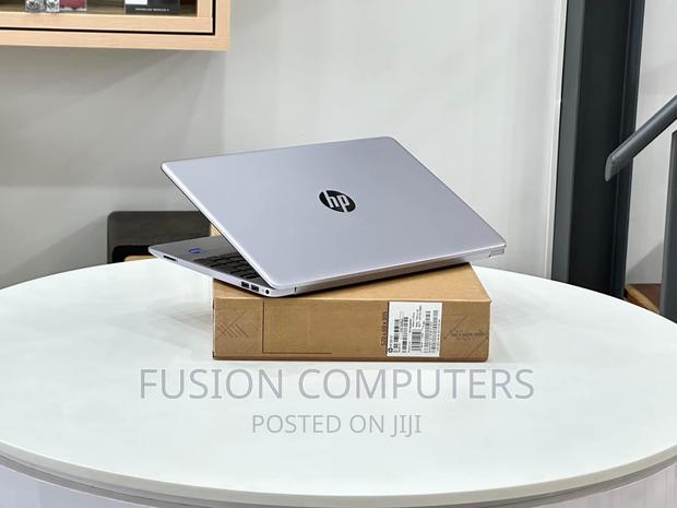 New Laptop HP 250 G8 8GB Intel Core I5 SSD 512GB