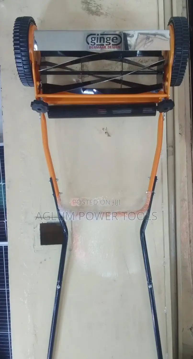 Manual Lawnmower Machine