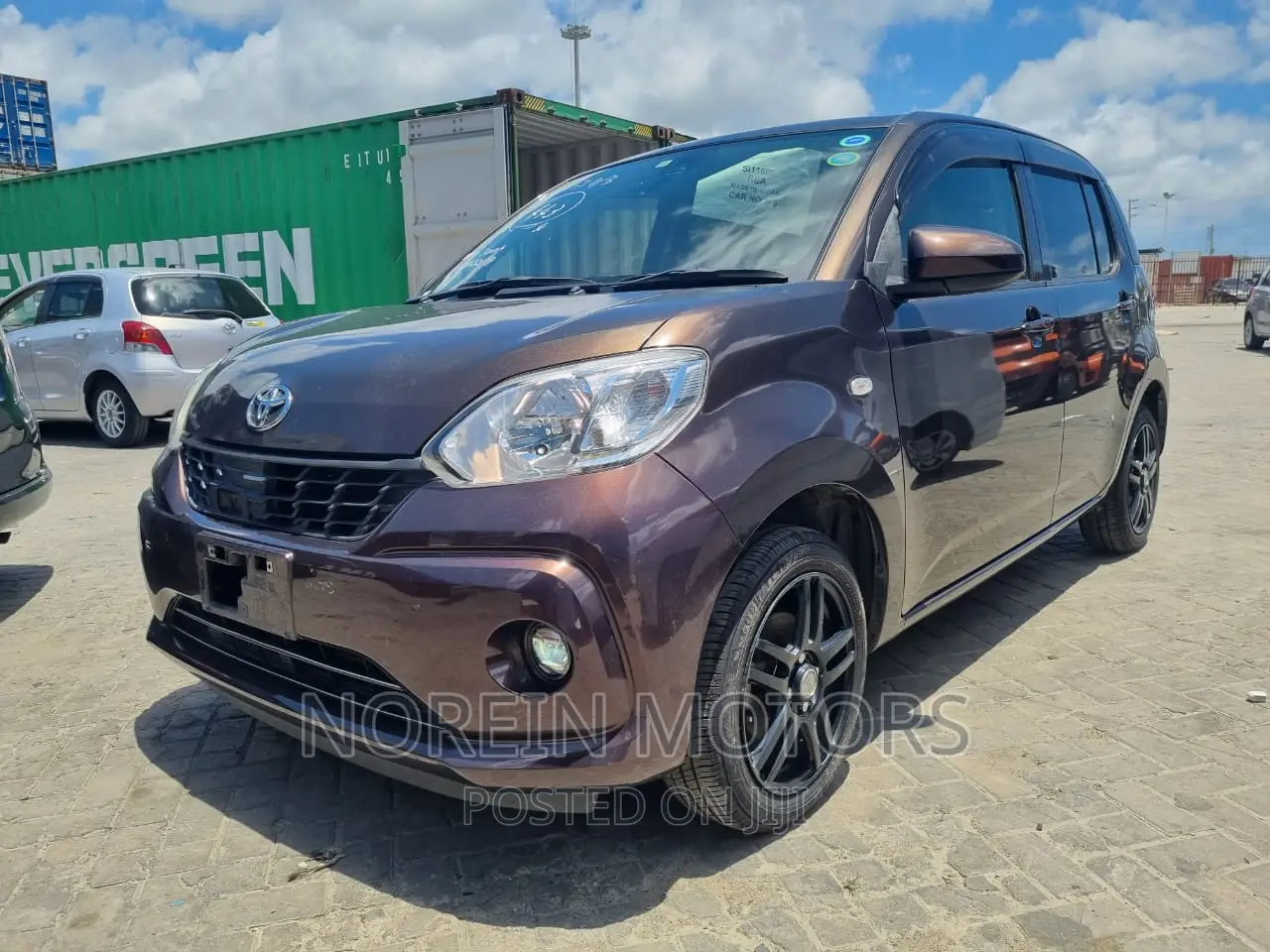 Toyota Passo 2016 Purple