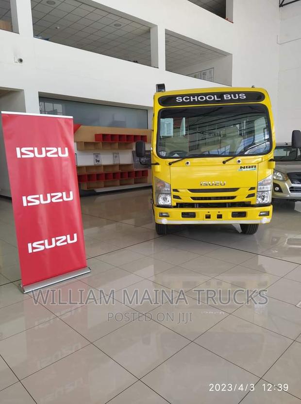 New Isuzu Executive Bus 2023 Yellow - thumbnail 6