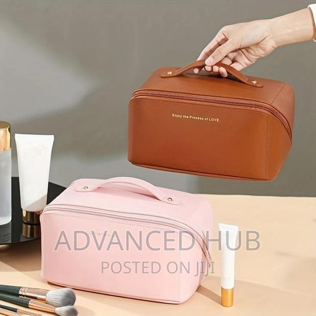 Ladies Large Capacity Travel Cosmetic Bag