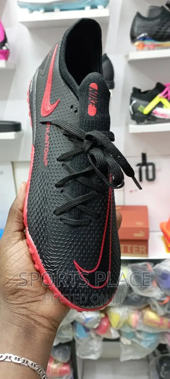 Nike Phantom Football Trainers