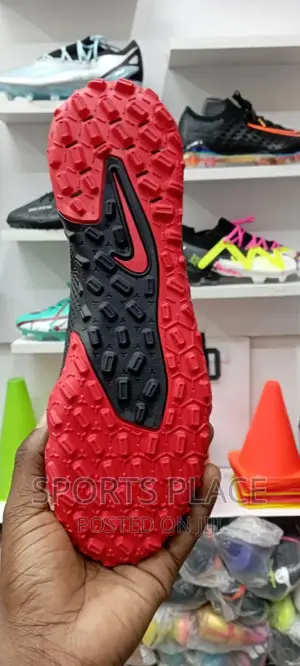 Nike Phantom Football Trainers