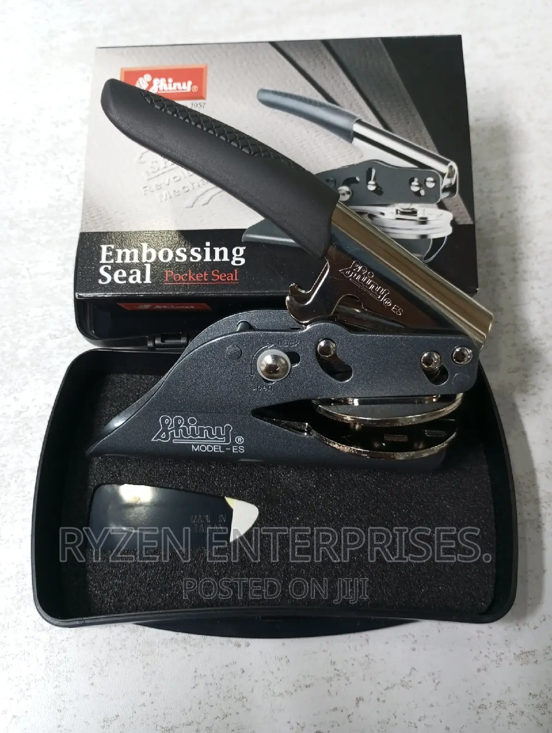 Shiny Pocket Company Seal/ Shiny Pocket Seal.