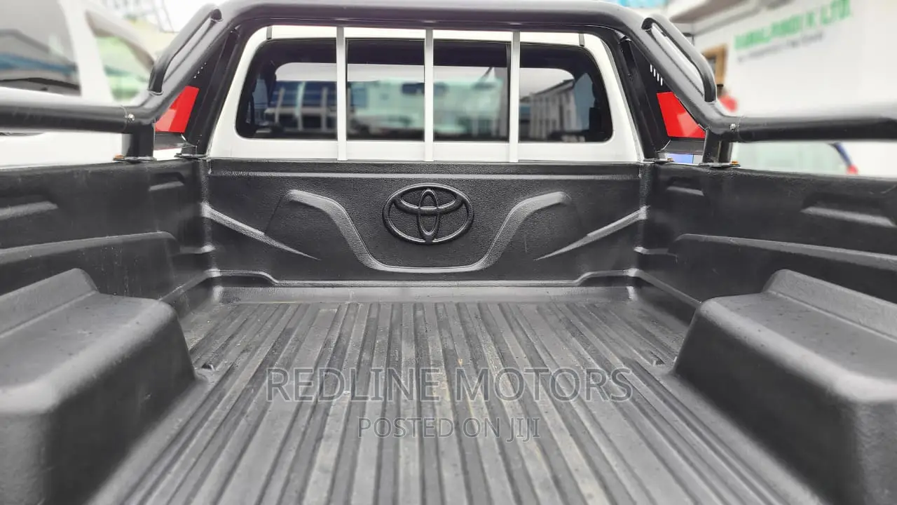 Toyota Hilux 2017 Pearl