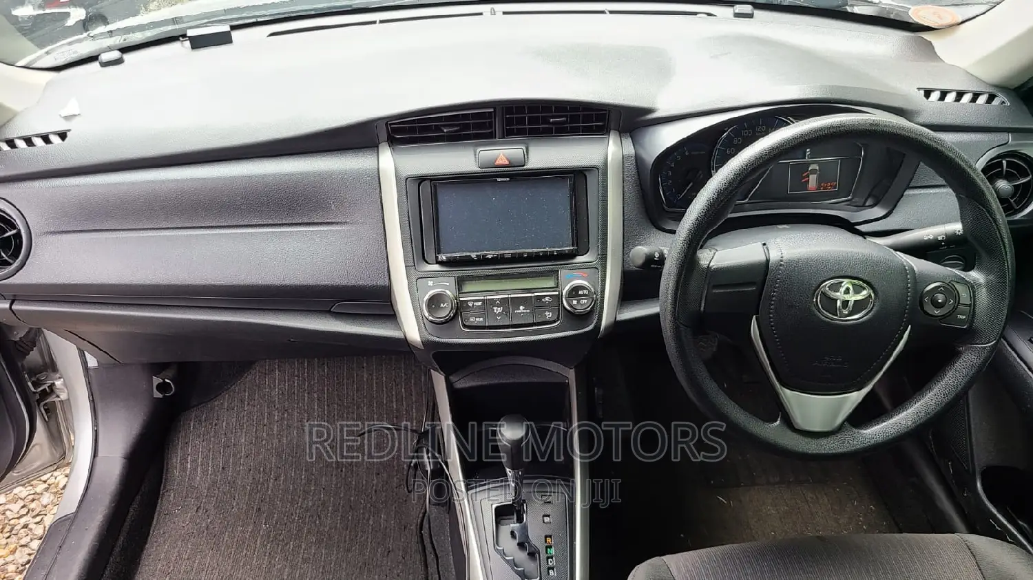 Toyota Corolla Fielder 2017 Silver