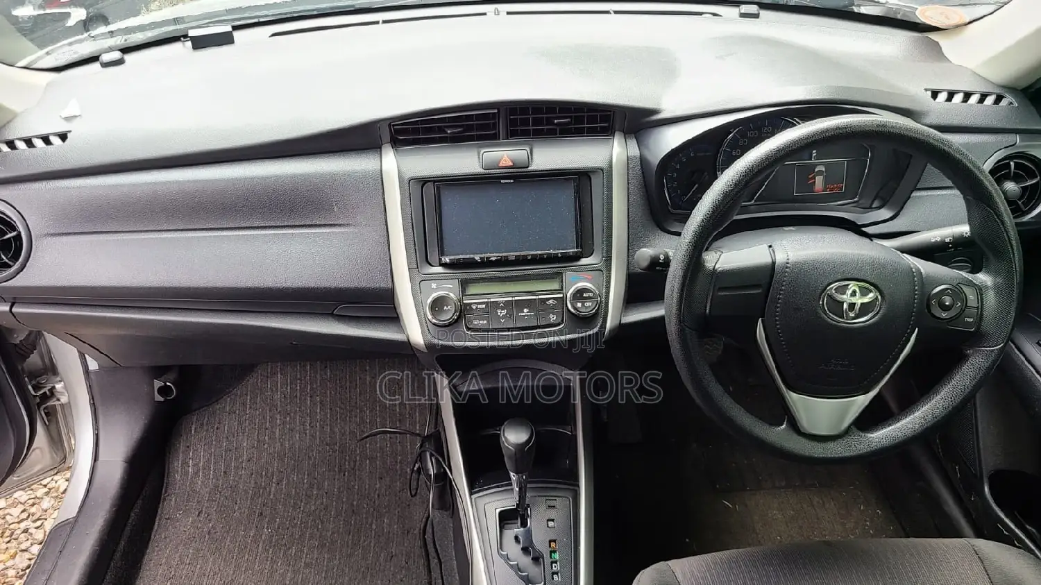 Toyota Corolla Fielder 2017 Silver